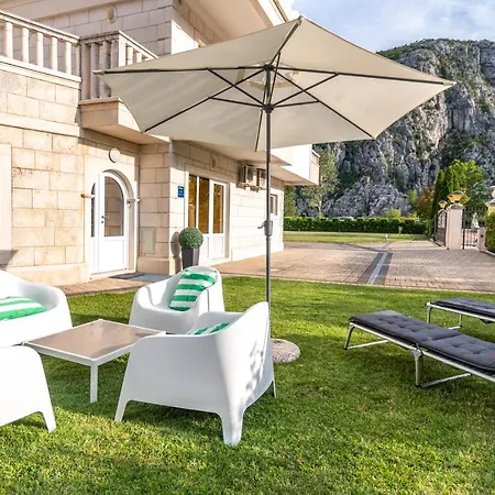 شقة Emmi أوميس